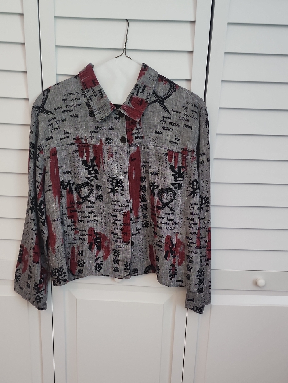 Gray & Burgundy Graphic Button-Up Top